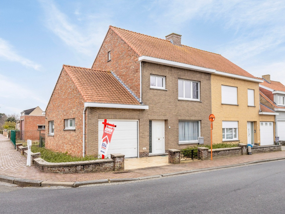 Readytomovein corner house with potential! € 299 000 ERA